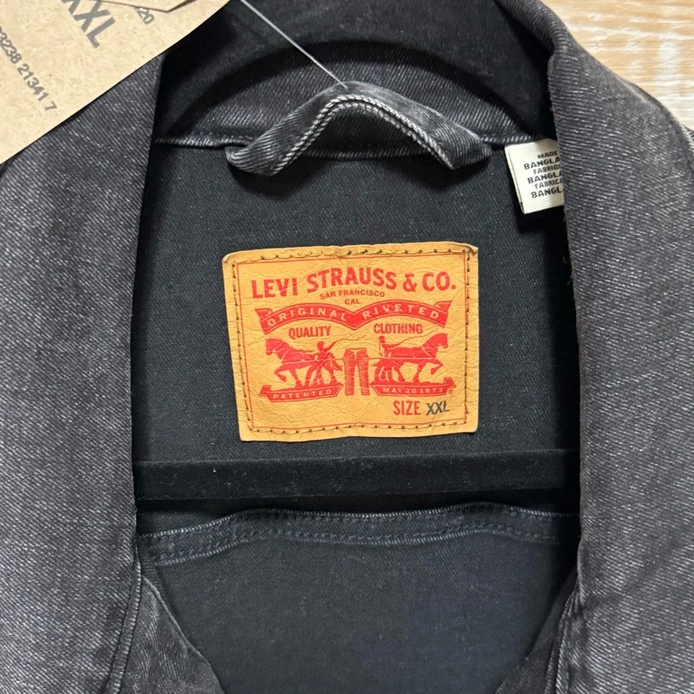 Levi’s Mens Washed Black Denim Trucker Jacket in Size XXL - Picture 3 of 7